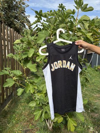 Maillot Jordan noir taille L enfant/147-163