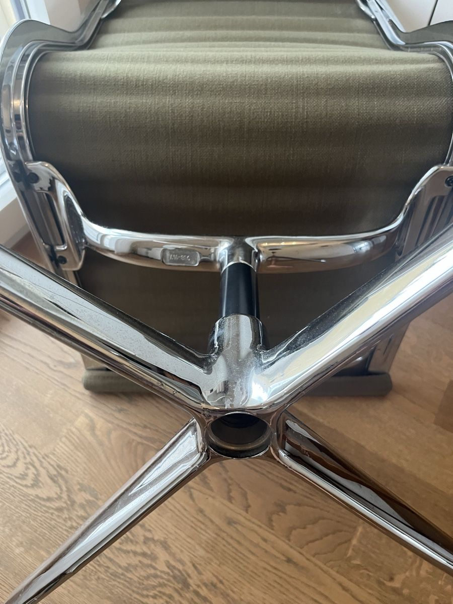Vitra Sedie: Vitra EA 105 Bürostuhl Klassiker Design / Hopsack – Usato da Freienbach venduto da alile 4