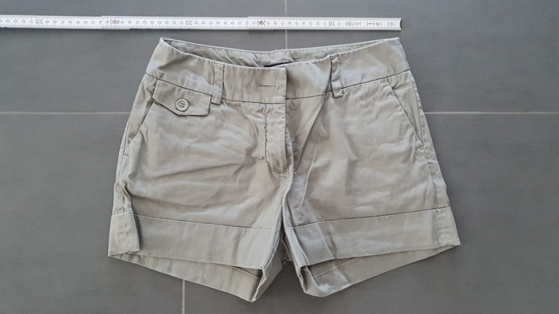 H&M Hosen: Graue, elegante Short, H&M, Grösse 34 – Gebraucht aus Schaffhausen von sabrina915