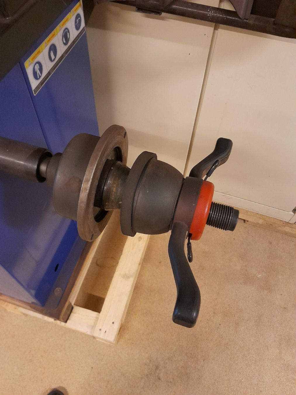 Tutte le macchine: Auswuchtmaschine  – Usato da Willisau venduto da Plein 3