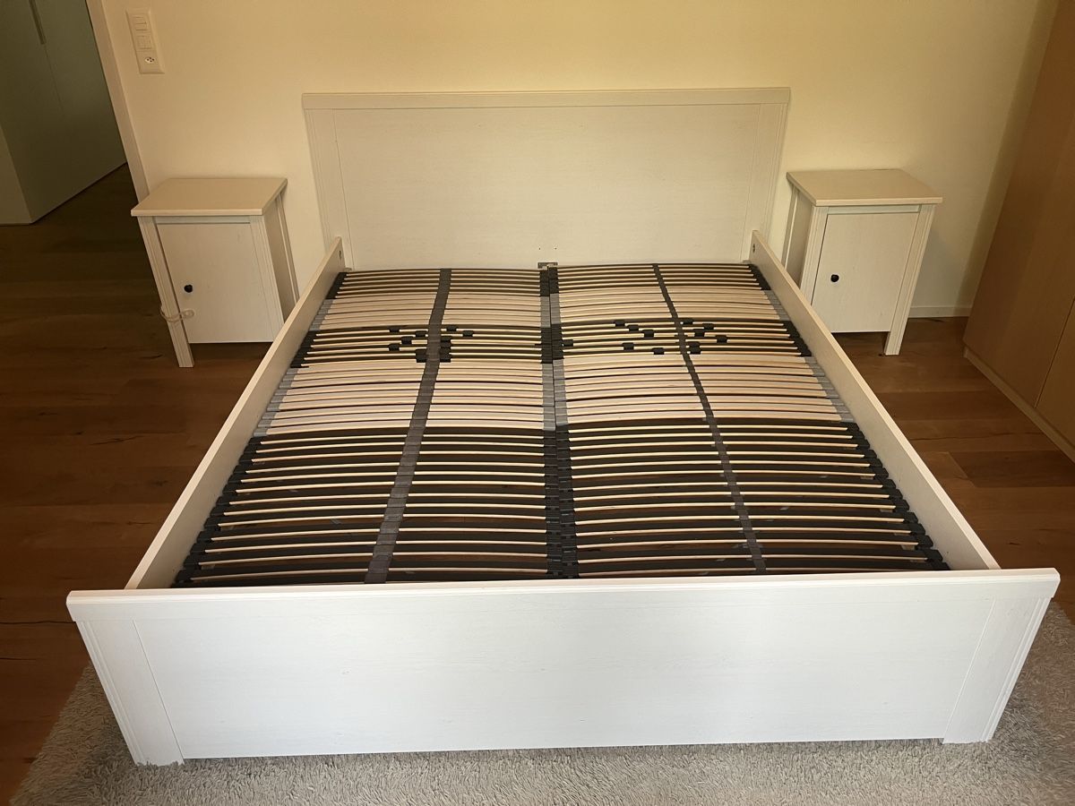 Lits: Ikea bed + 2 night table + mattress for free – D'occasion à Zollikerberg par ale_qtn6