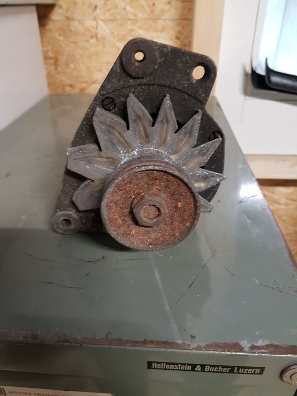 Volkswagen Tutti pezzi di ricambio auto: Vw Alternator – Usato da kölliken venduto da TerryCash