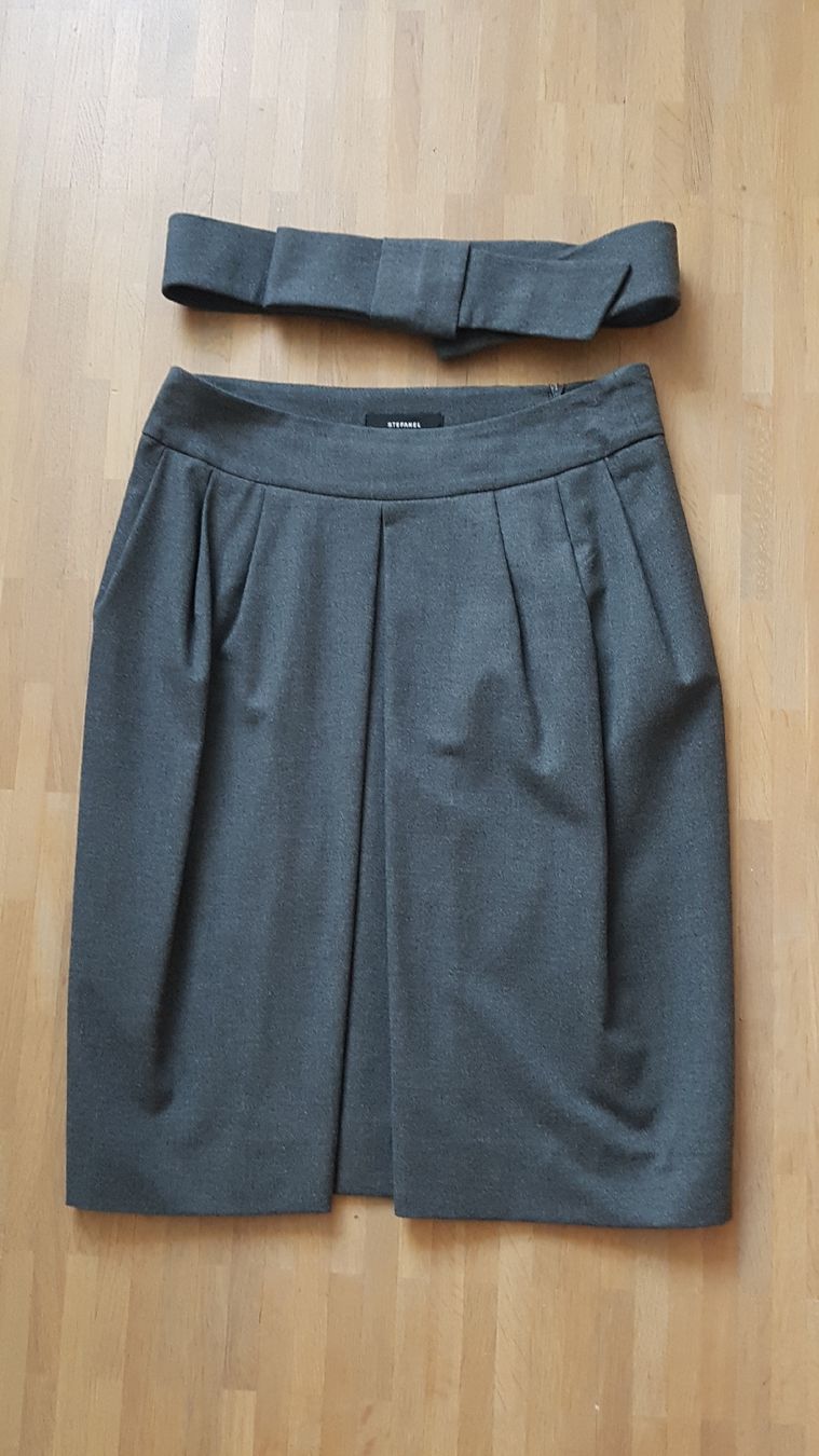 Kostüme: STEFANEL Damen Kostüm Gr. 40 anthrazit 3-teilig – Gebraucht aus Triesen von Vanlie 1