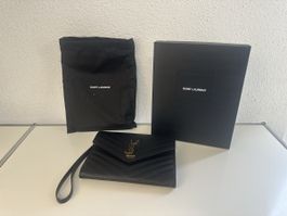 Saint Laurent YSL Cassandre Matelassé Pouch – Schwarz/Gold –