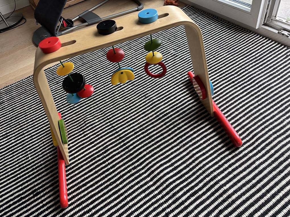 Tappeto da gioco: Spielbogen Mobile aus Holz (Ikea) – Usato da Pfungen venduto da Chris12345678 1