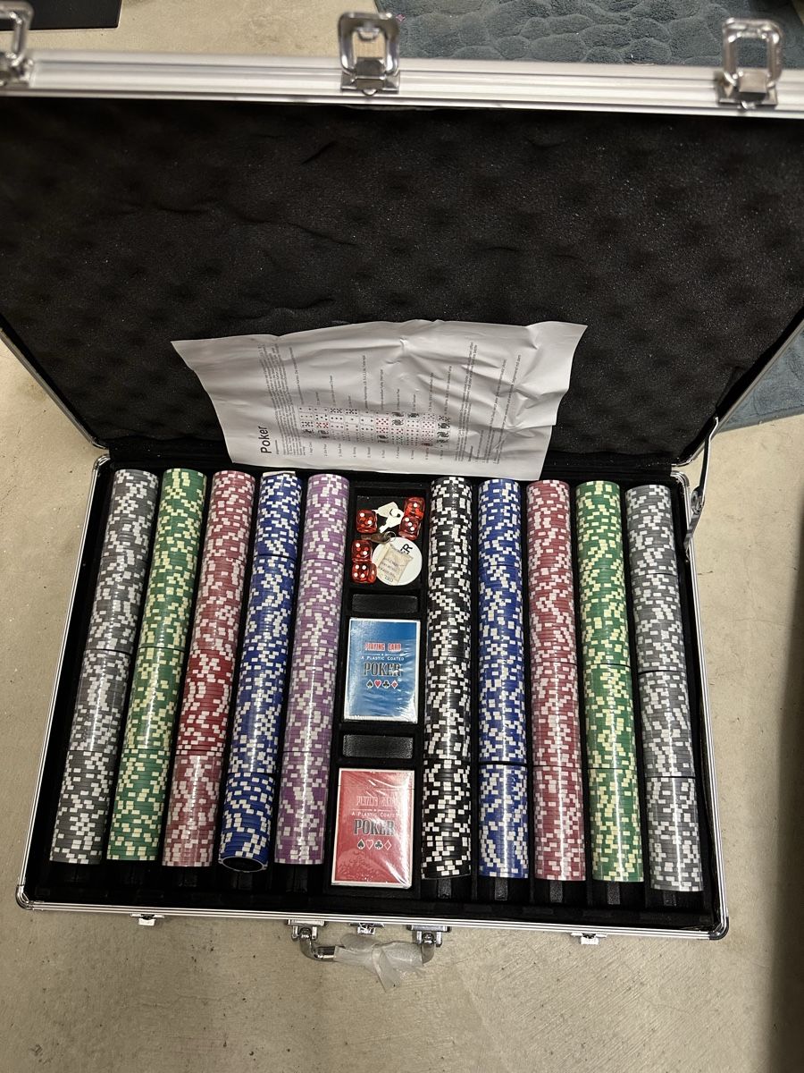 Jeux: Poker set mit Aluminium Koffer  – D'occasion à Nesselnbach par Vig0_al