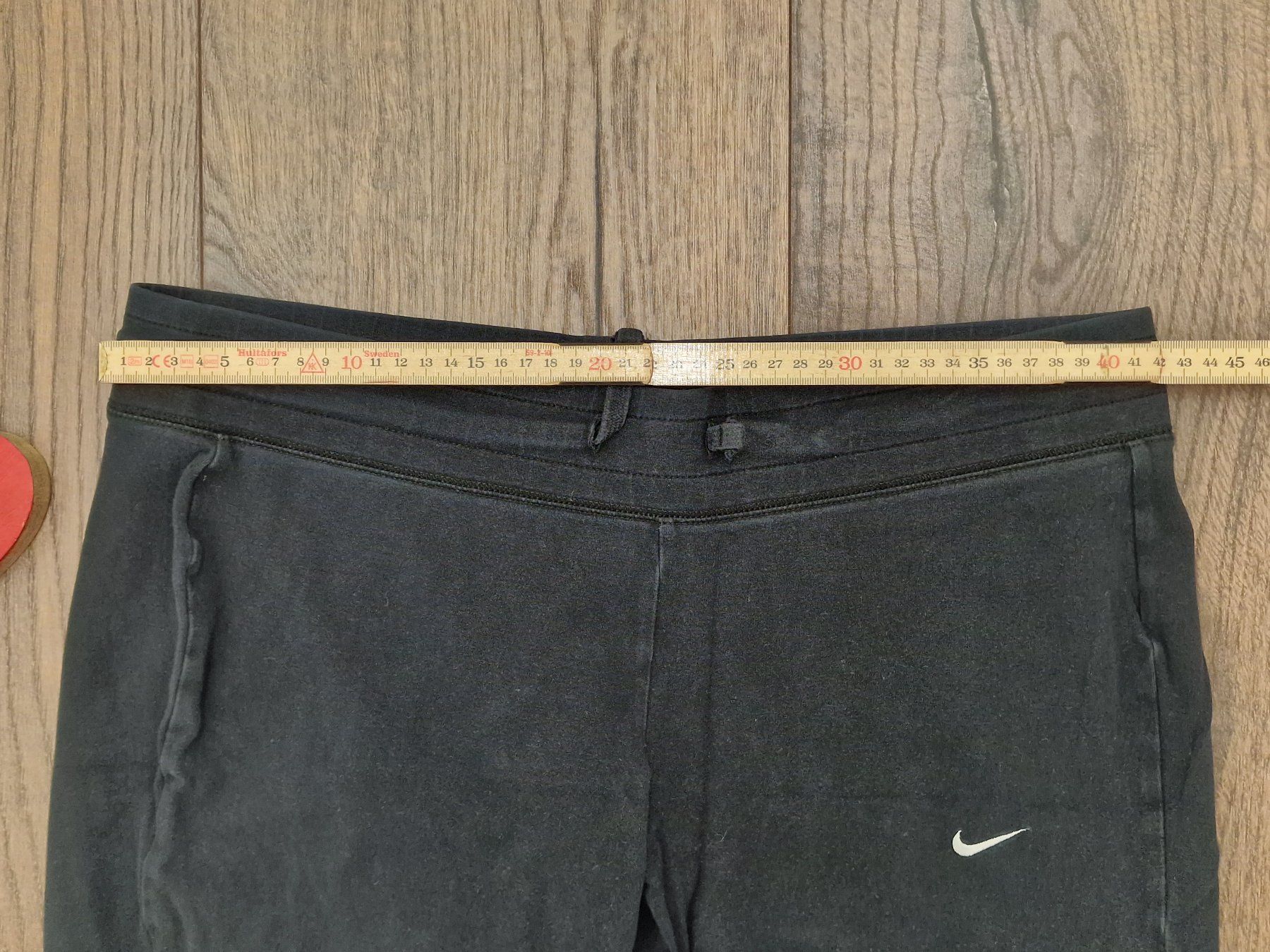 Nike Pantaloni: Nike Jogginghose schwarz Grösse M gebraucht – Usato da Meierskappel venduto da HeartWear 3