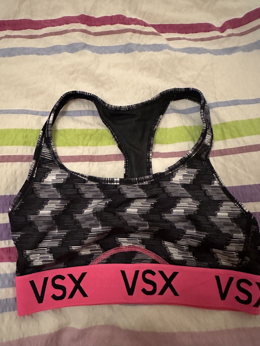 Victoria's Secret Tops: Victoria Secrets Sports Bra - S – Gebraucht aus Zürich von Bybyana