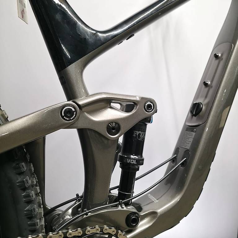 Giant Velos: NEU GIANT MOUNTAINBIKE FULLY CARBON – Gebraucht aus Tübach von KL-Bikes 4