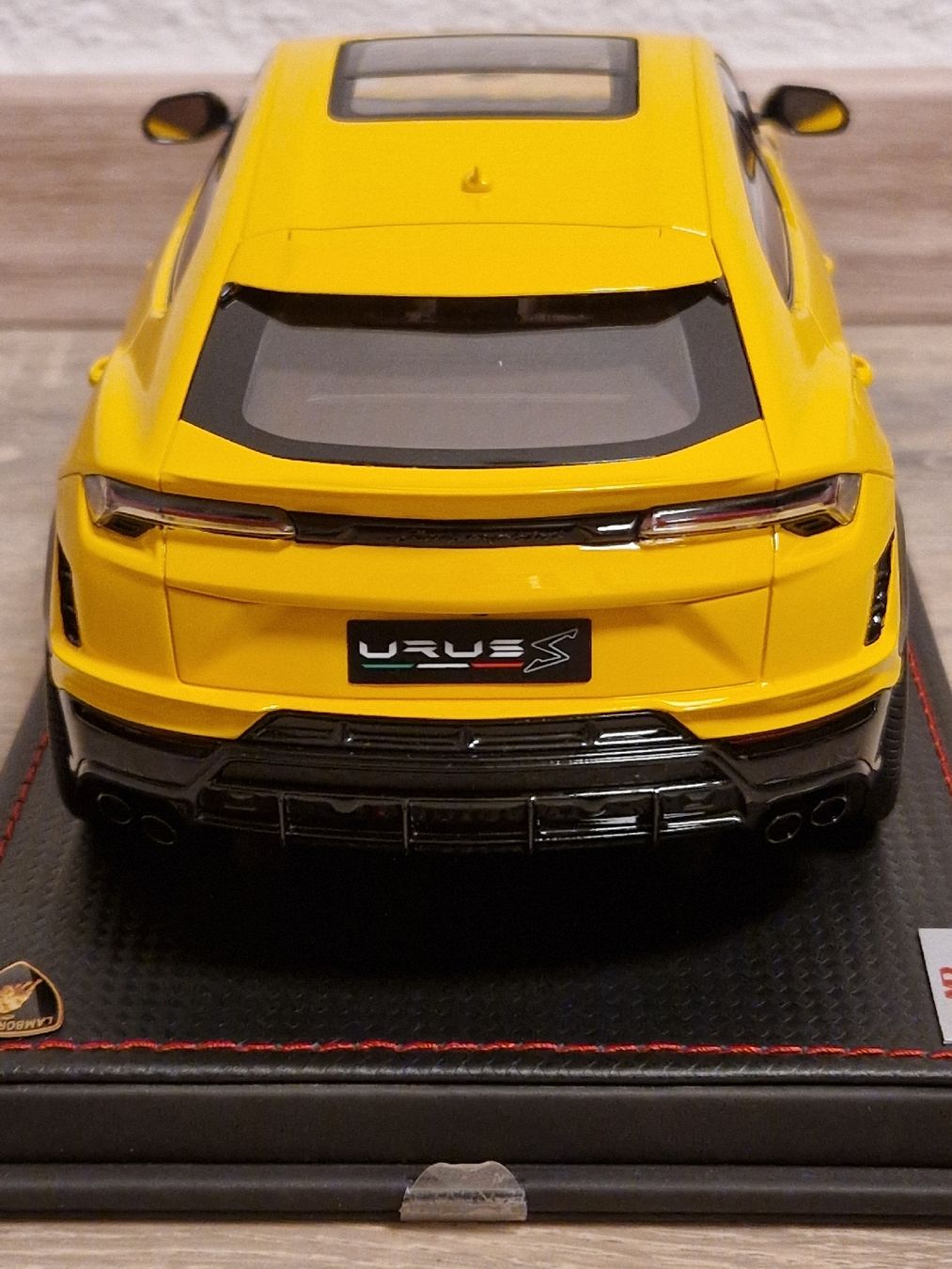 Lamborghini Modellautos: Lamborghini Urus Modellauto Gelb 1:18 MR Collection – Neu und originalverpackt aus Studen BE von Continentalcollector 6