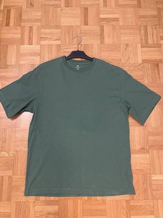 T-Shirt in Dunkelgrün 