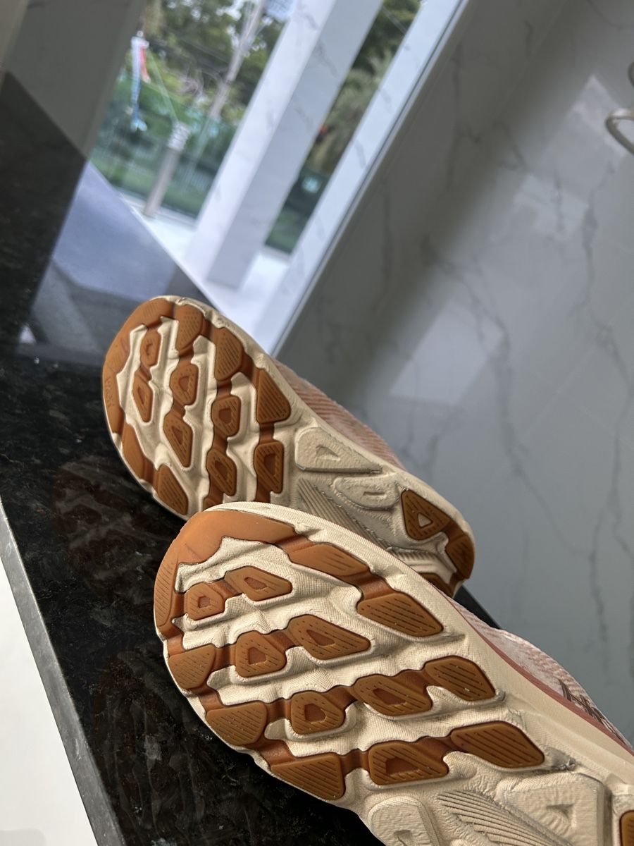 Damenschuhe: Hoka running shoes  – Gebraucht aus moosseedorf von Tannaz.k 4