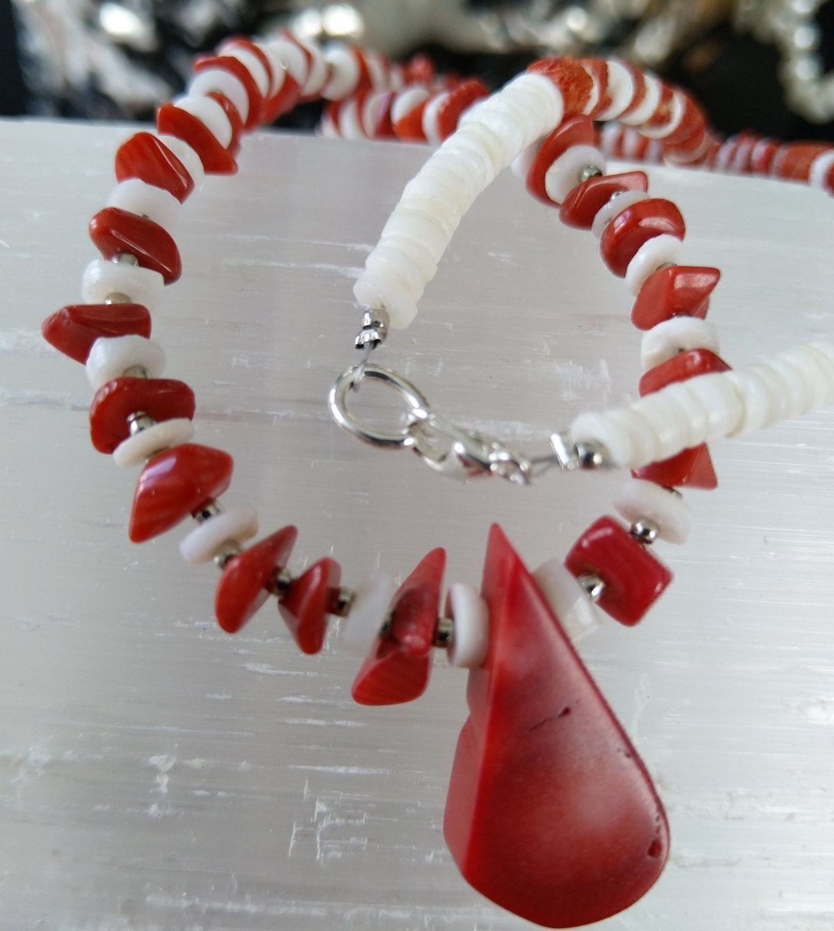 Catenine: KORALLEN KETTE WEISS UND ROT – Usato da Romanshorn venduto da BoutiqueA 4