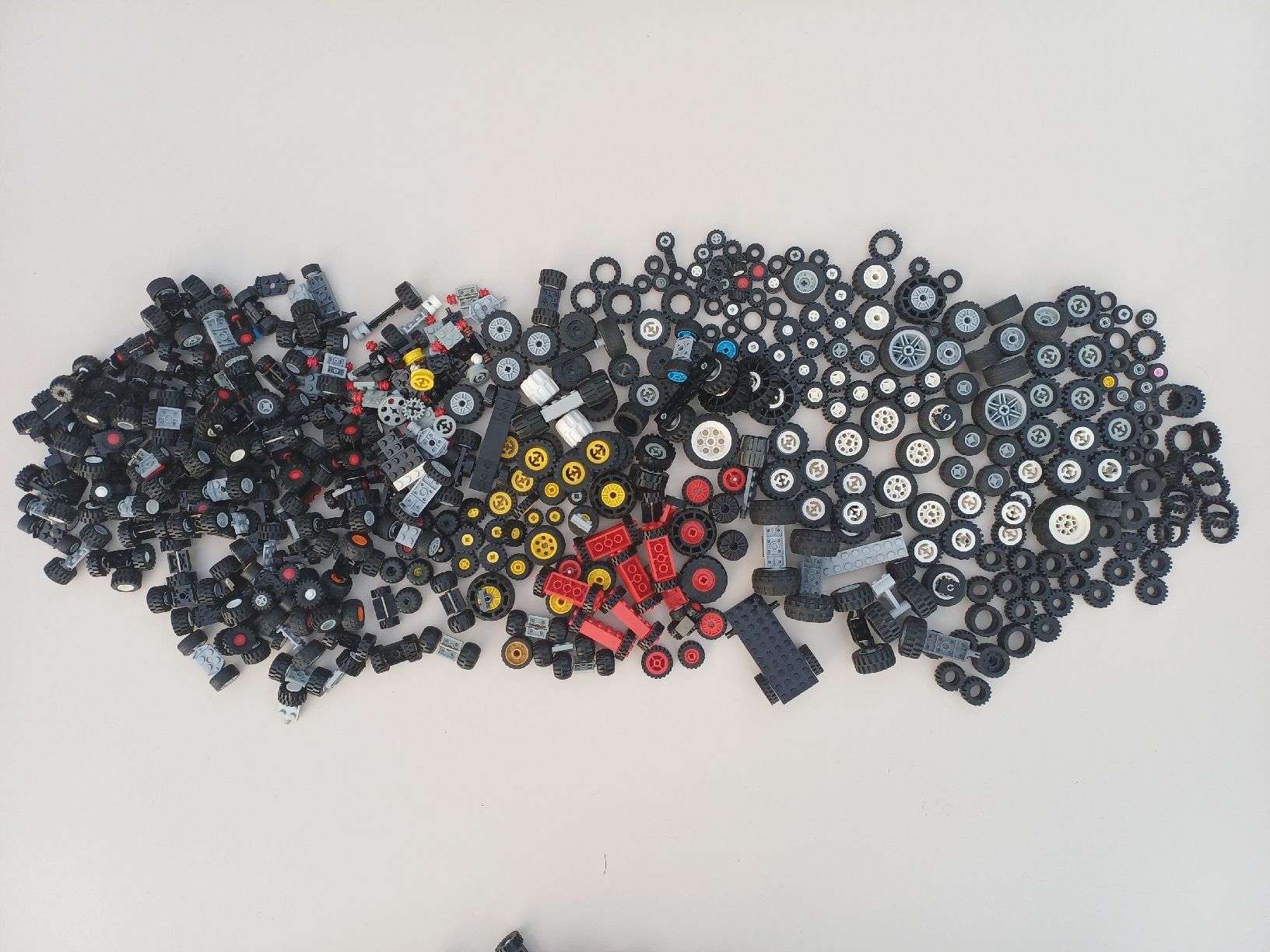 Lego Kit di costruzioni: LEGO 1kg800 de roues en vrac – Usato da Begnins venduto da Drastic-Sound