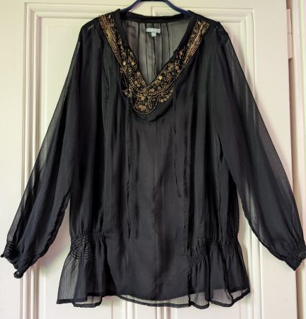 MADDISON : Tunique de plage noire broderies dorées S-M-L-XL