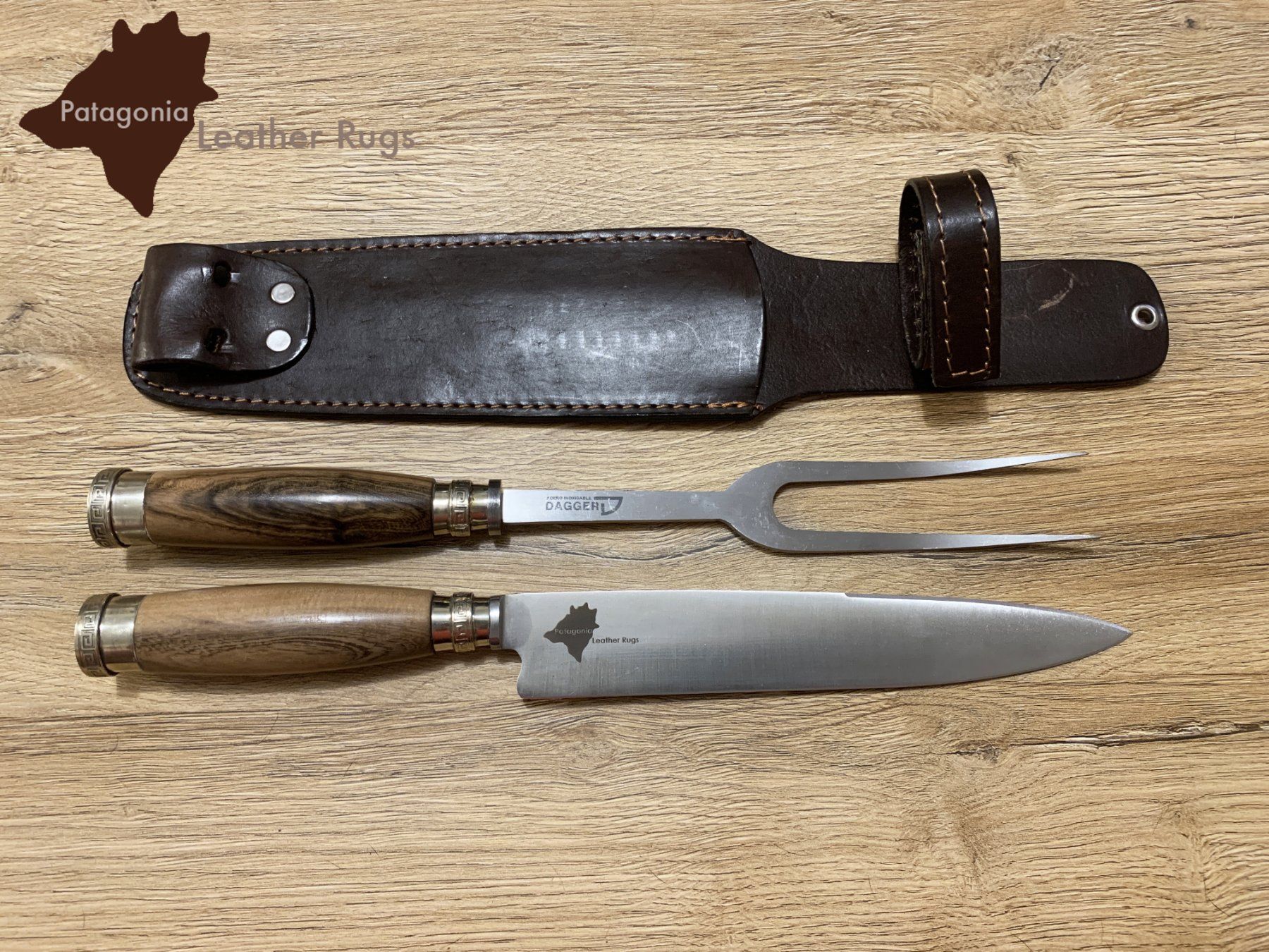 Set di posate: Tranchierset mit Fleischmesser und Fleischgabel mit Holzgrif – Nuovo e nell'imballaggio originale da Arbedo venduto da patagonialeatherrugs 1
