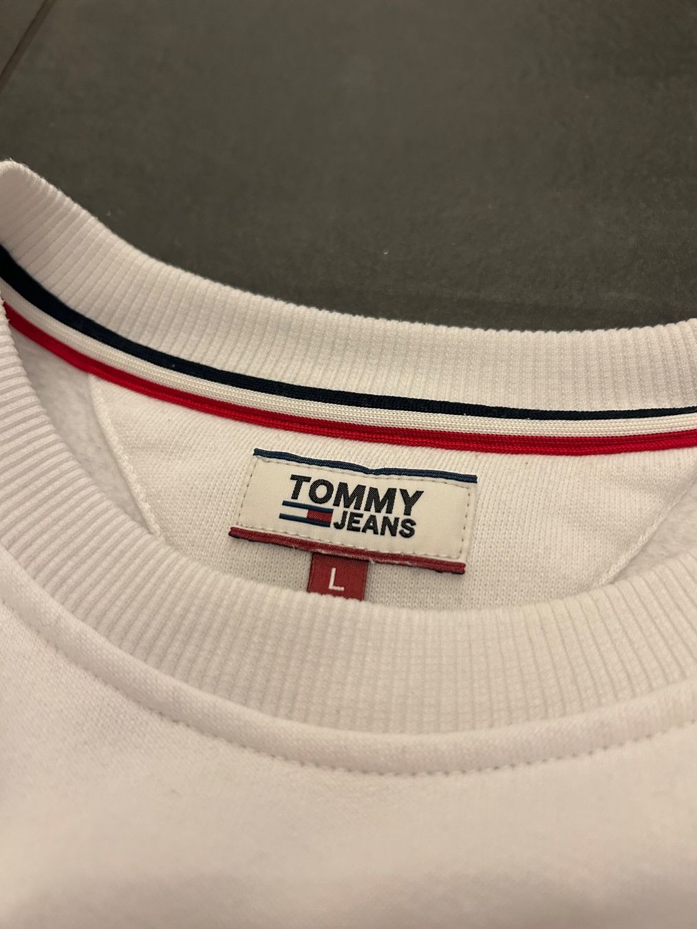 Tommy Hilfiger Pulls & Sweat-shirts: Tommy Jeans Pullover Sweatshirt weiss – D'occasion à Liestal par Aspen4 3