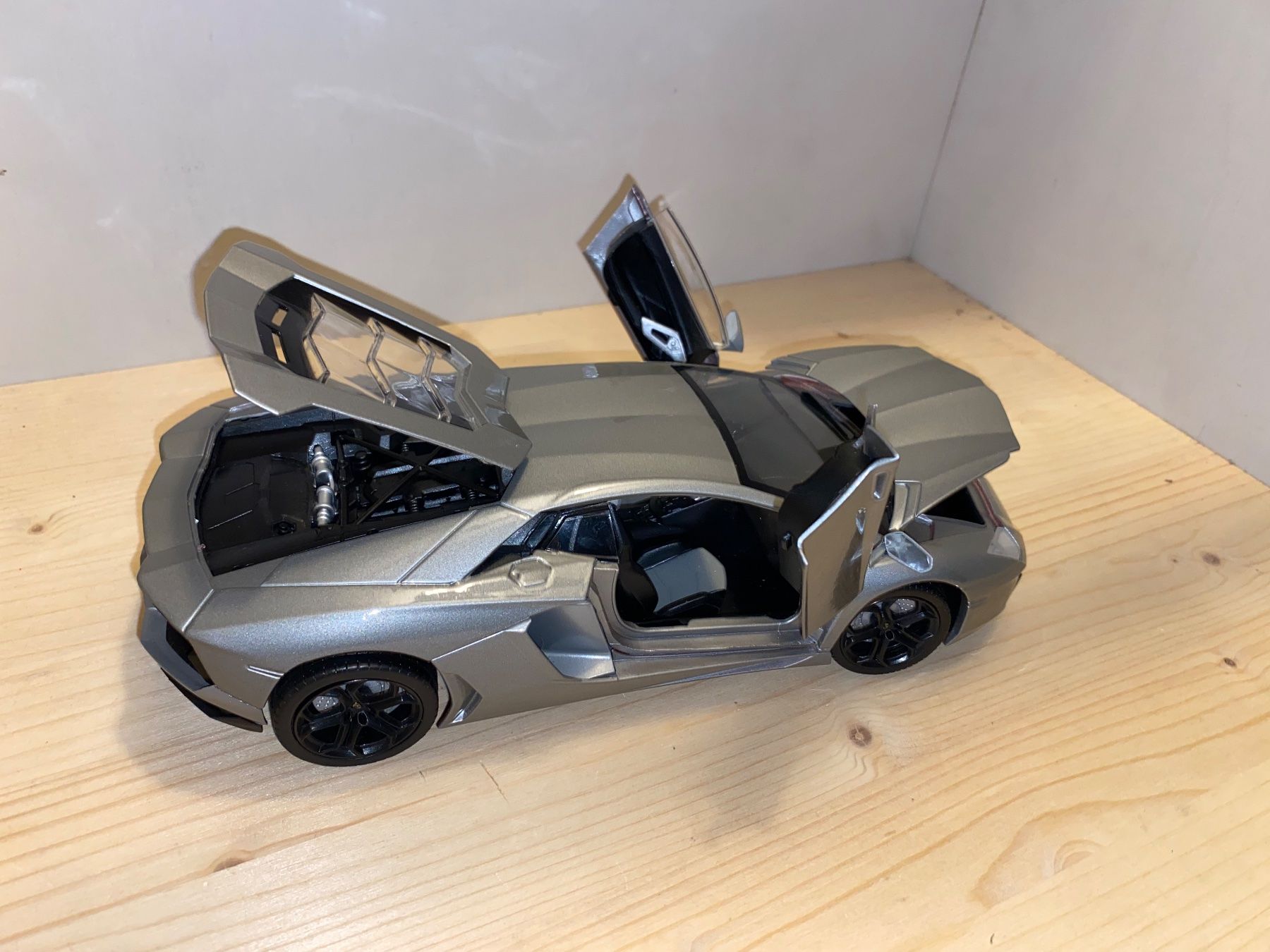Lamborghini Modellini d'auto: Lamborghini Aventador 1/18 – Usato da Wohlen AG venduto da PrivatSammlung 4