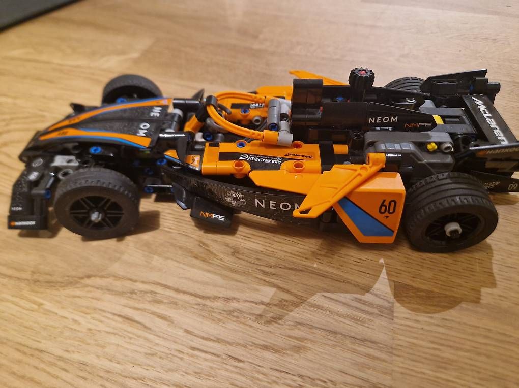 Kit di costruzioni: Lego Technic: NEOM McLaren Formula E Race Car – Usato da Roggwil TG venduto da Okaloosa14
