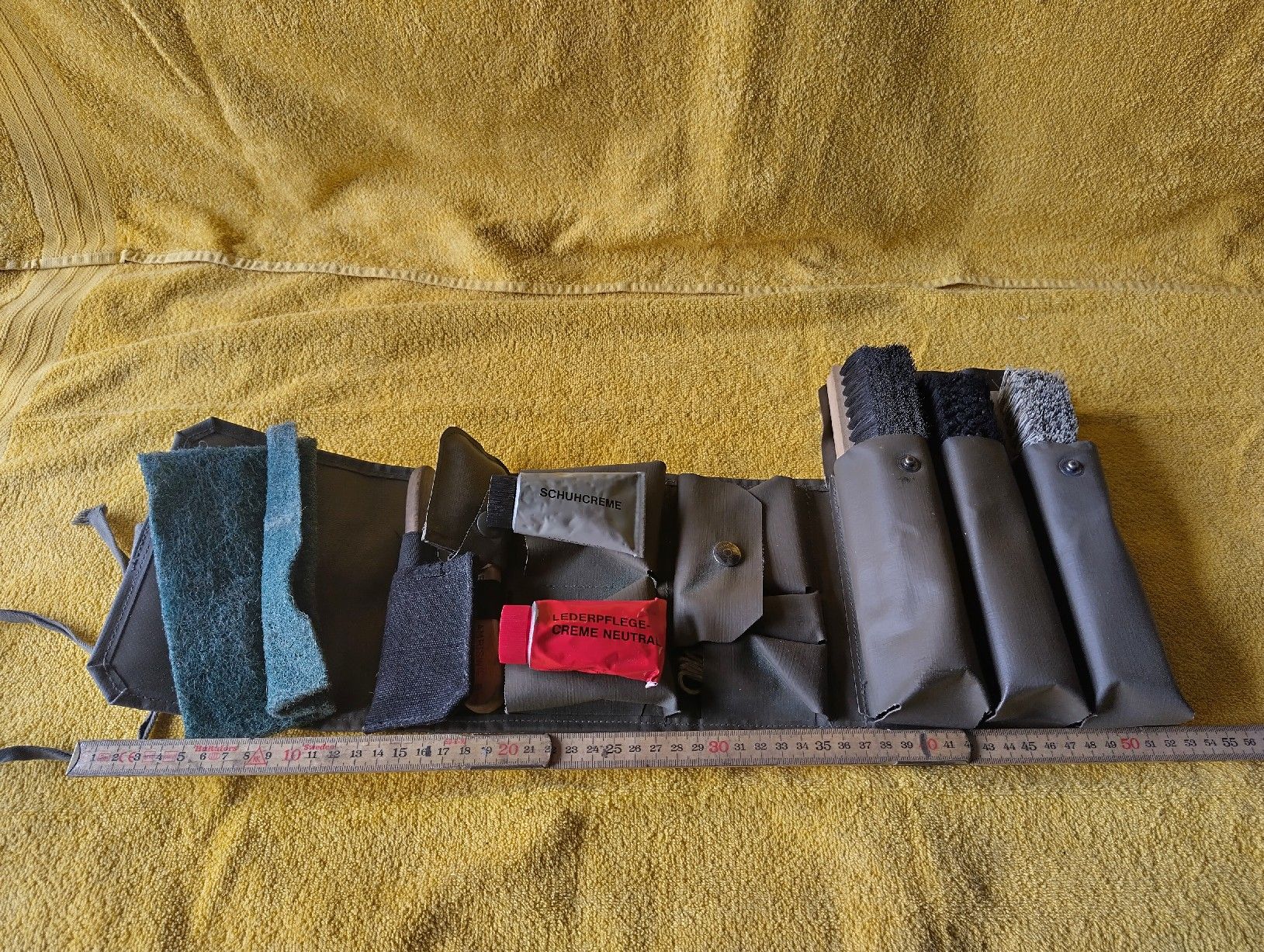 Schweizer Armee Pflegeprodukte: Original Schweizer Armee Schuhputzzeug, Komplett! – Gebraucht aus Uetendorf von hof_2rmq 4