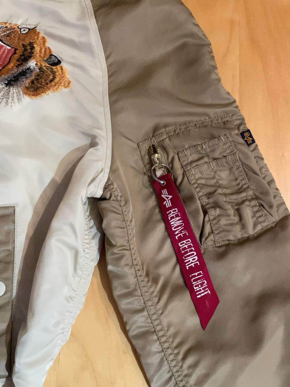 Diesel Giacche: ALPHA INDUSTRIES REVERSIBLE SOUVENIR JACKET SZ: L – Usato da Cortaillod venduto da Stay_Alive_vintage 8