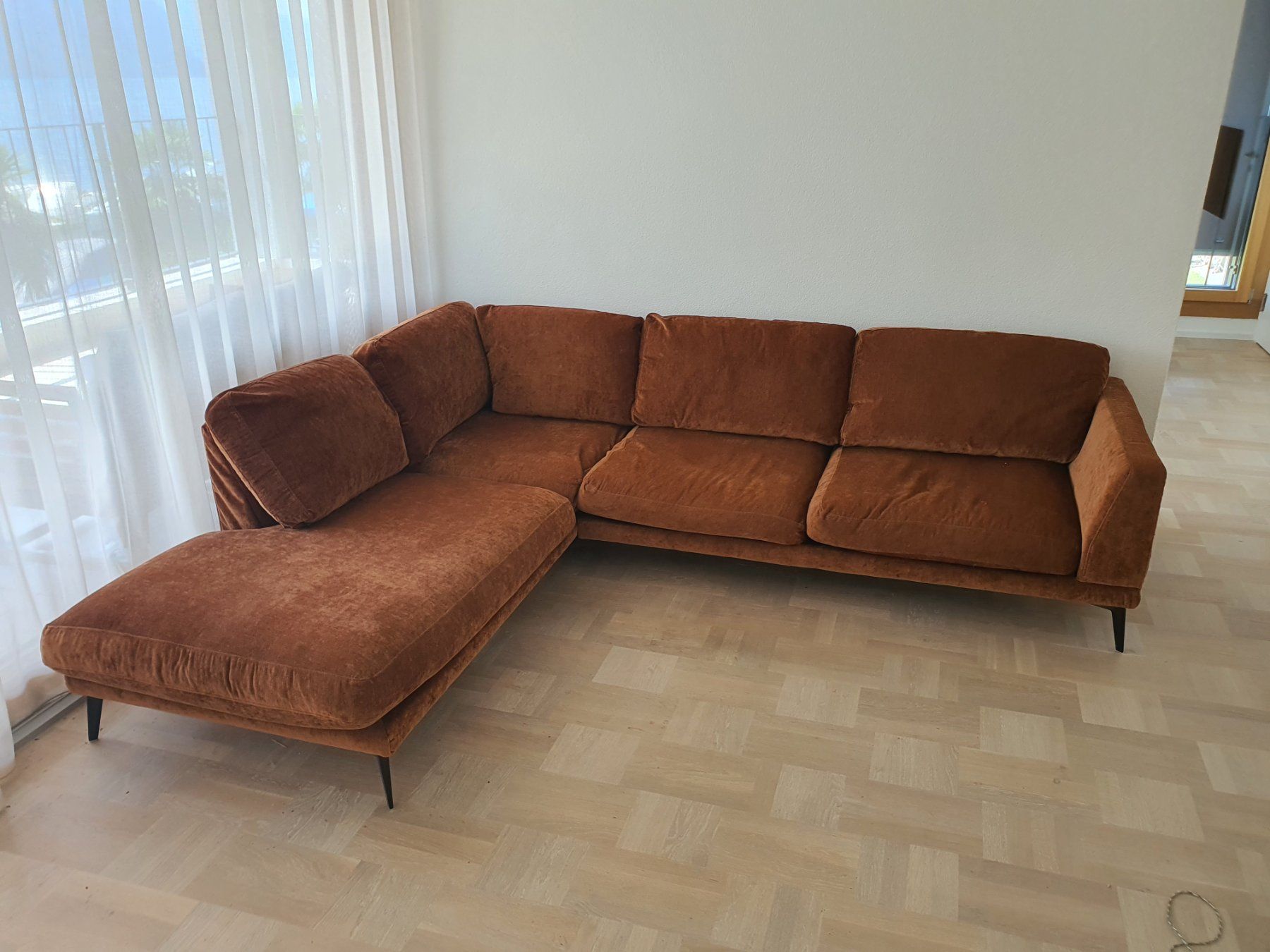 Divani: Ecksofa braun Samt guter Zustand – Usato da Vitznau venduto da rei_7gb5 2