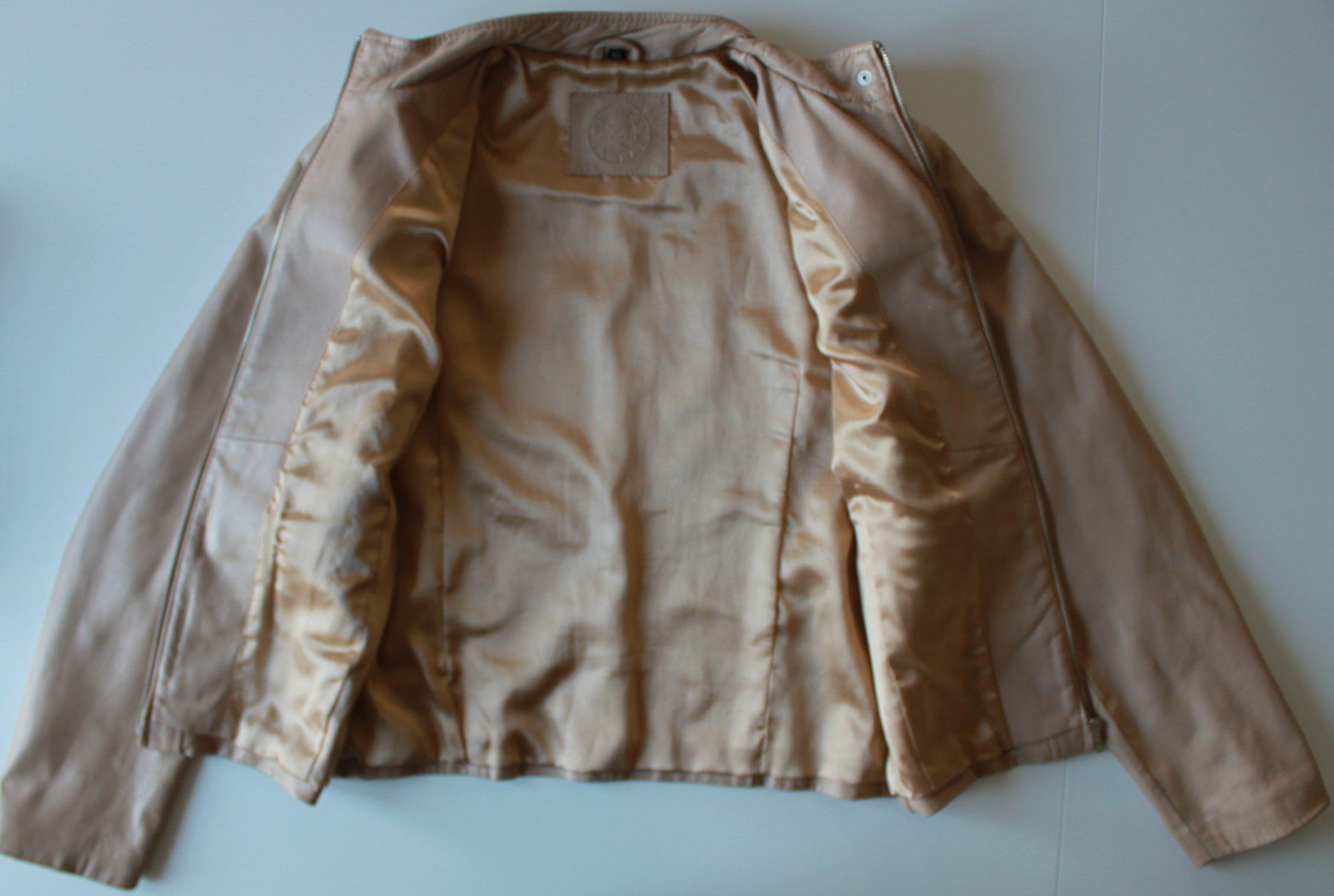 Giacche: Veste en cuir véritable KARA beige  NP. 280 CHF – Usato da Peseux venduto da Gilloss 4