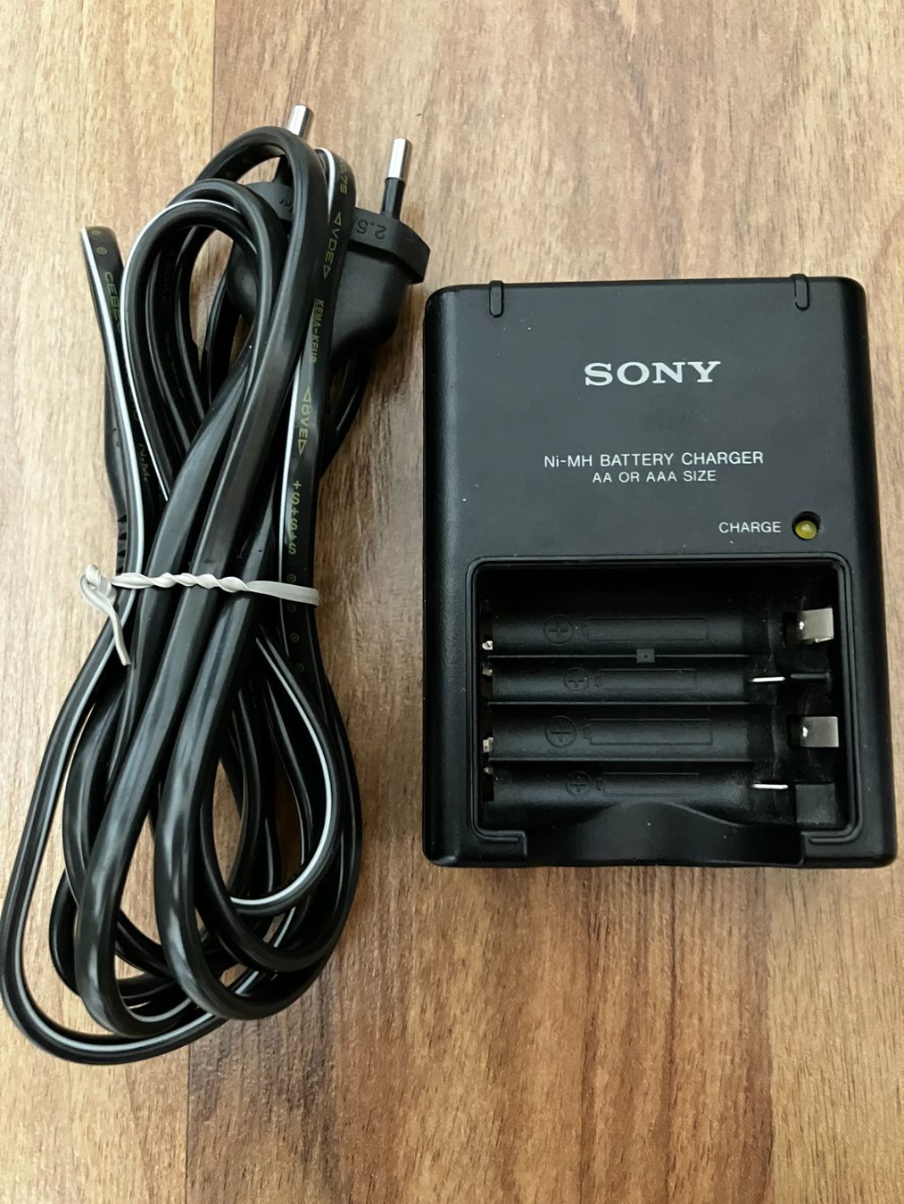 Sony Caricatori & Batterie: Sony Batterieladegerät – Usato da Matten b. Interl venduto da aemt