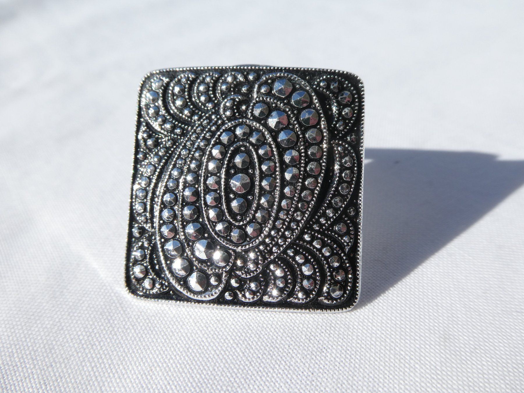 Broches & Aiguilles: Schalspange, Modeschmuck – D'occasion à Gattikon par kaandooh