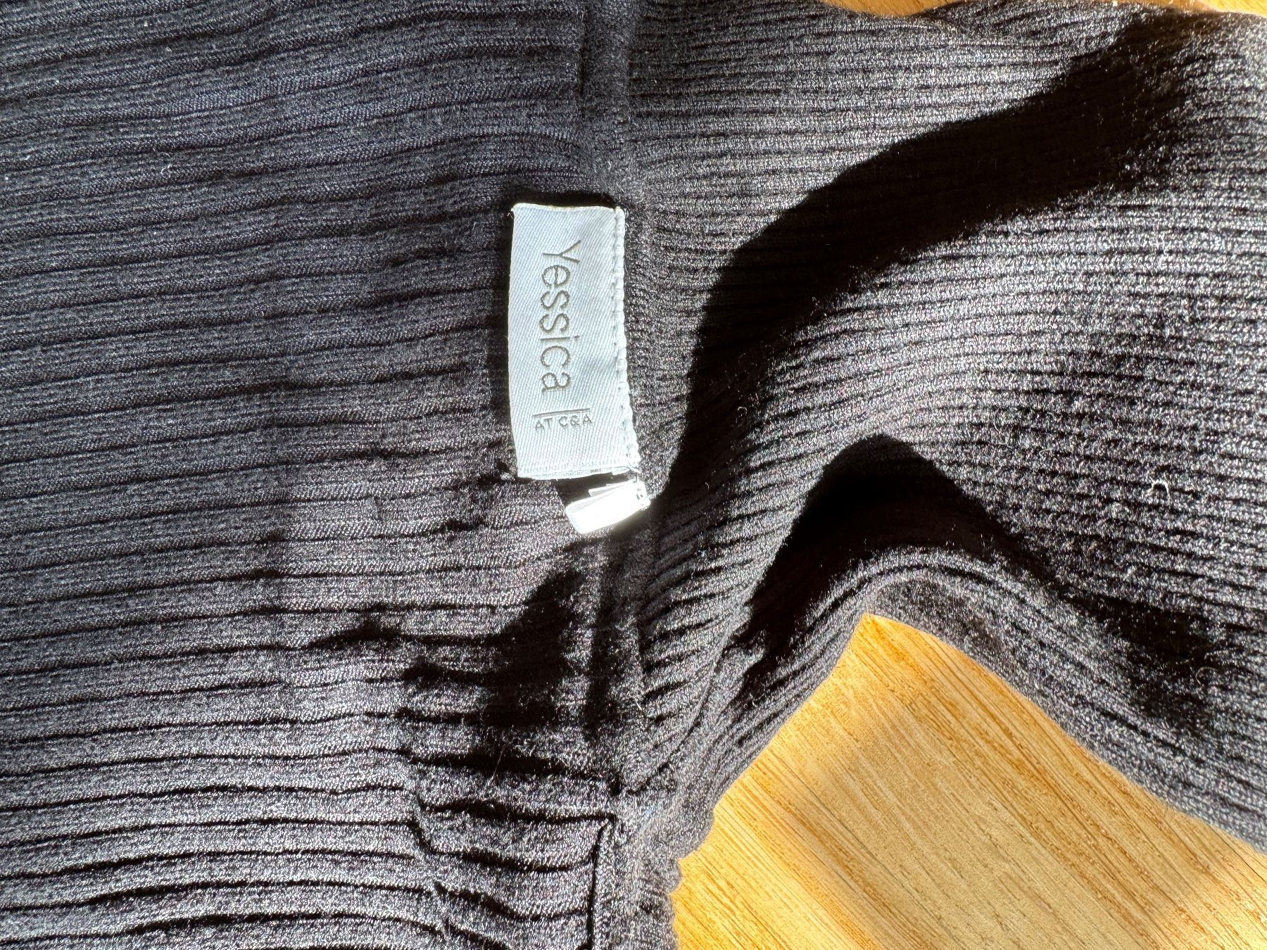 Pullover & Sweatshirts: Black turtleneck – Gebraucht aus Fribourg von mariedw 2