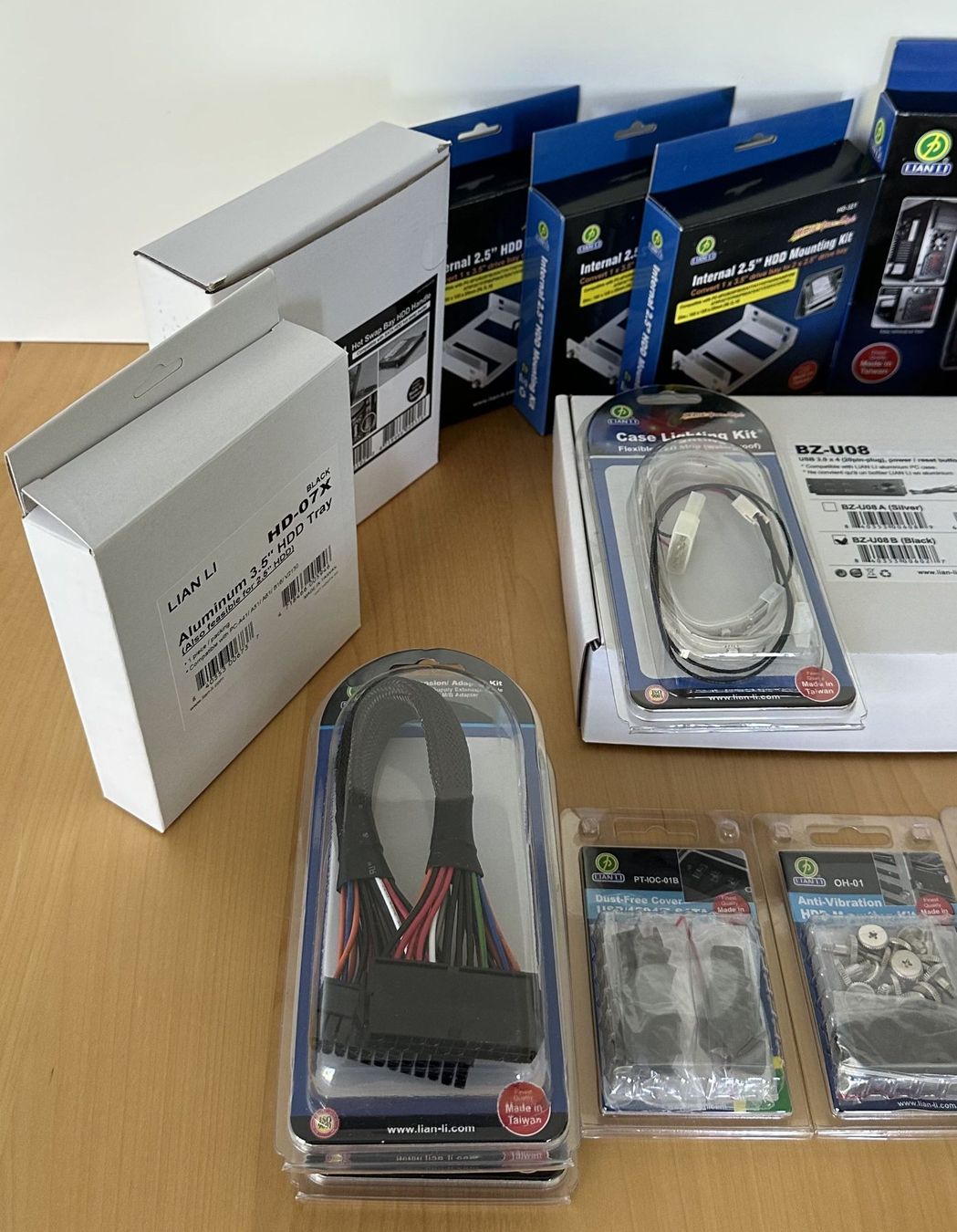 Lian Li PC: Lian Li - Diverse Zubehör-Komponenten (Computer) – Nuovo e nell'imballaggio originale da Dielsdorf venduto da Empowered 1