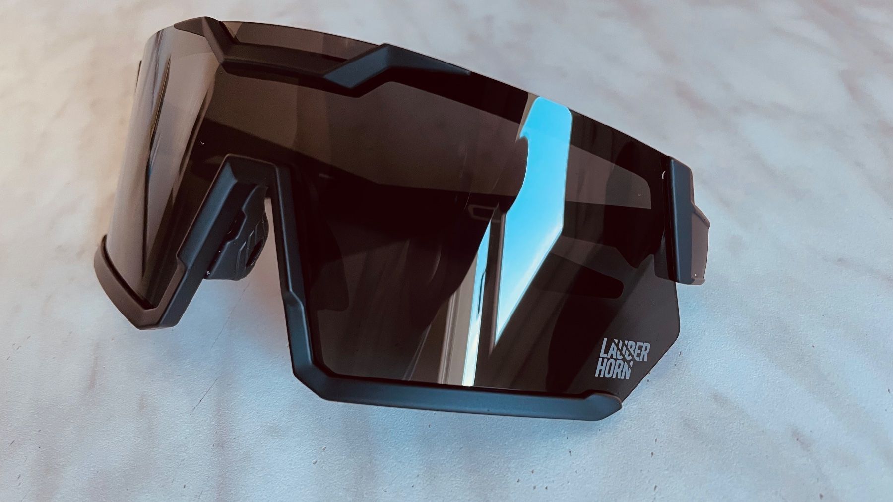 Brillen & Gläser: Sonnenbrille "Lauberhorn" – Neu und originalverpackt aus Interlaken von Qatar 2