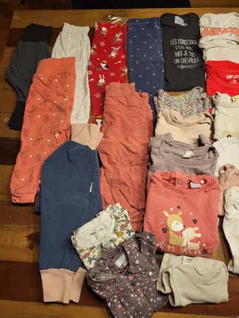 Grand lot de 28 vêtements fille taille 80-86 cm