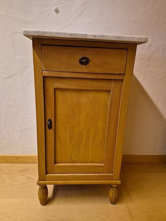 Nachttische: Nachttisch – Gebraucht aus Appenzell von mfi_w59s