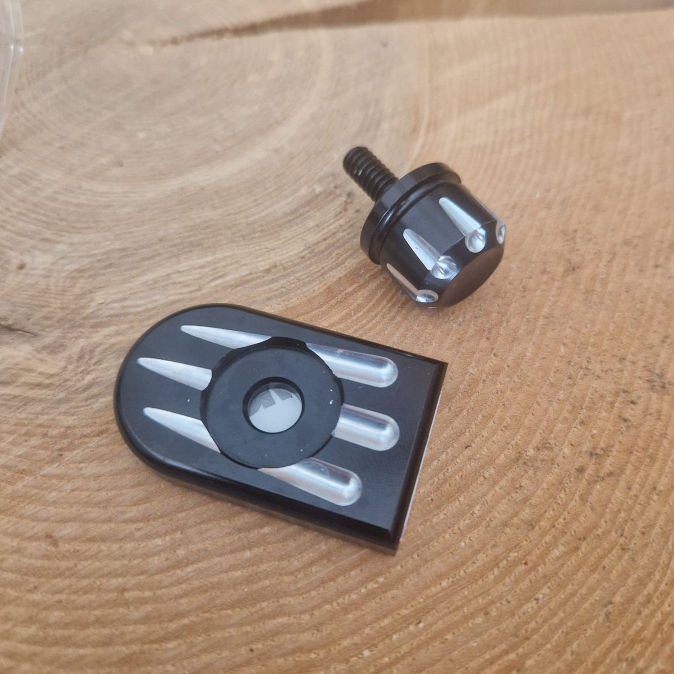 Harley-Davidson Tutti i ricambio per moto: Harley Sitzhalter Verkleidung – Nuovo e nell'imballaggio originale da Dorf venduto da Messer-Schweiz