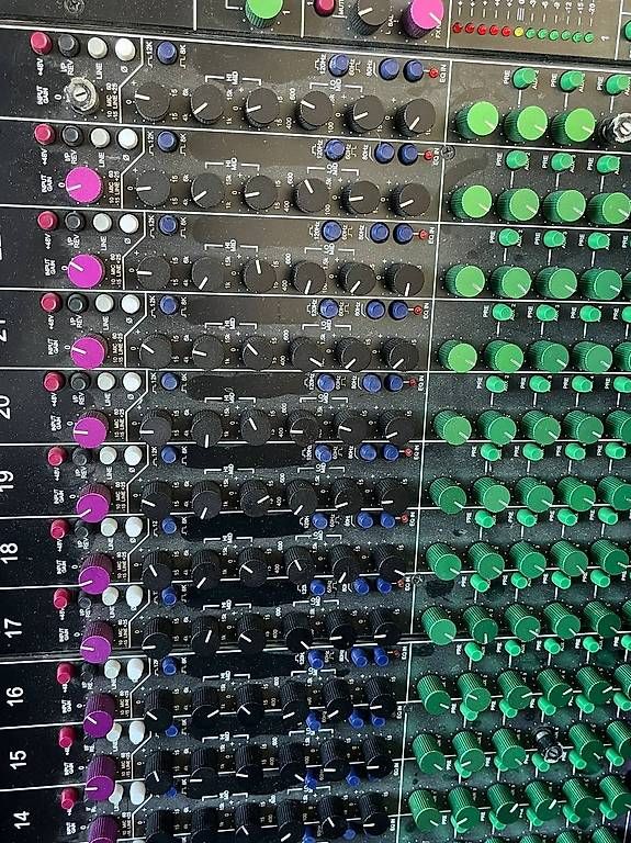 Platines de mixage: Mxier console audio TOFT ATB 24 – D'occasion à Genève par androo13 3
