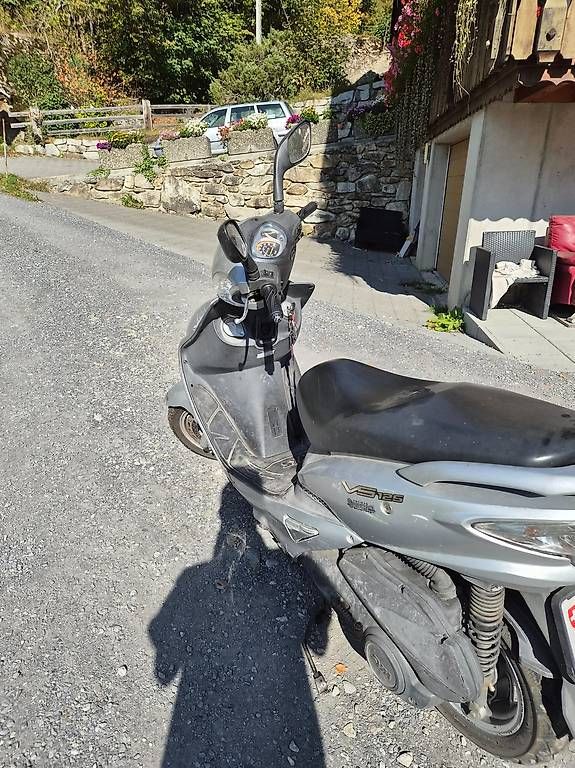 Scooters: Roller SYM 125 – D'occasion à Gurtnellen par lau_smy5 1