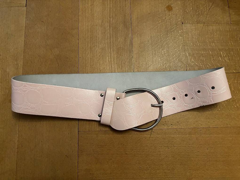 Gürtel: Damengurt rosa Gr XS/S gebraucht – Gebraucht aus Thun von Lupinmela