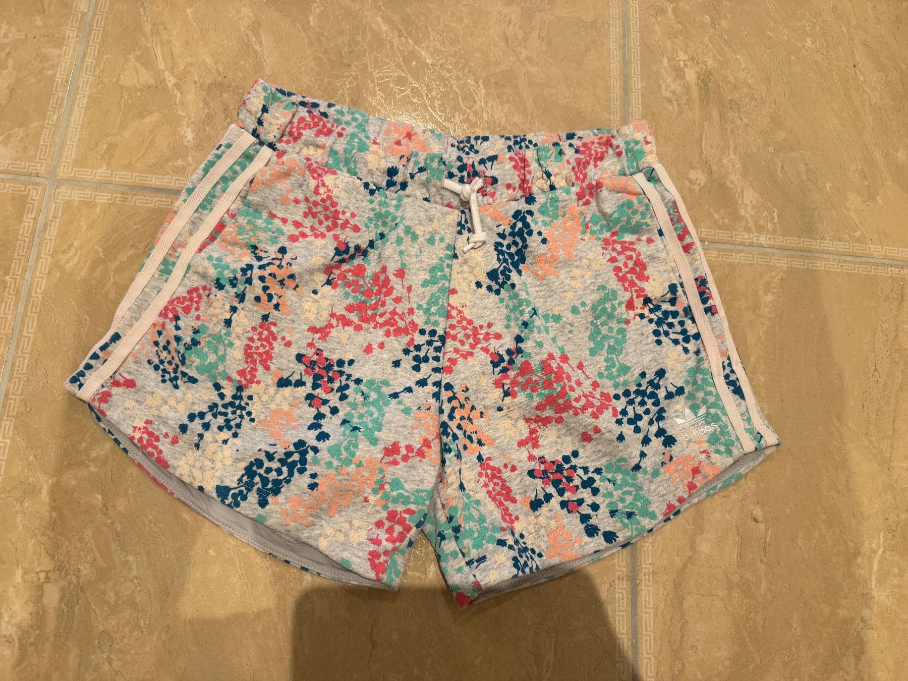 Adidas Hosen: Adidas neue Shorts, 16J 170 / oder Damen S – Neu (gemäss Beschreibung) aus Klingnau von Markus14