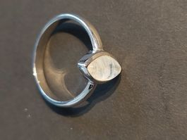 Ring, Sterlingsilber weiss-opakem Stein, quer