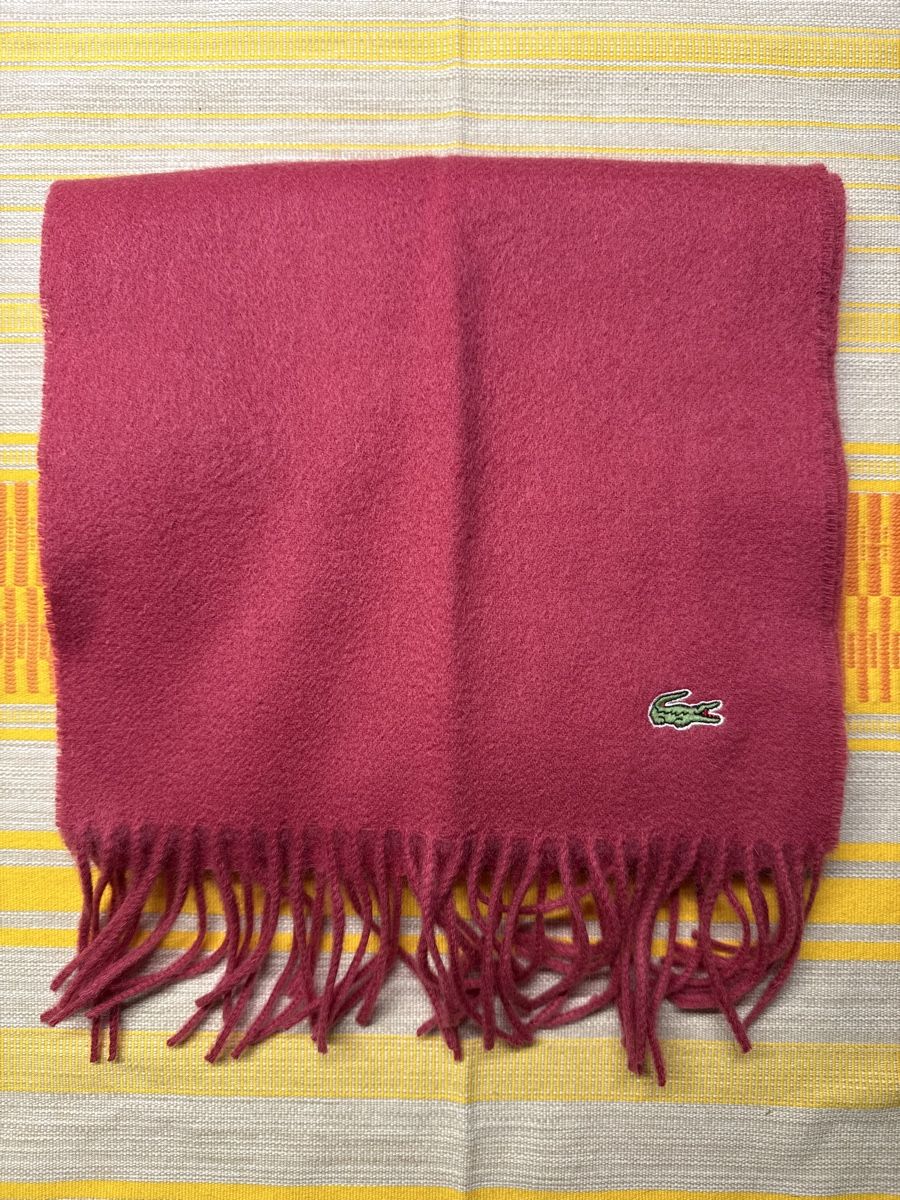 Lacoste Foulard & Sciarpe: Echarpe Lacoste rose – Nuovo e nell'imballaggio originale da Montreux venduto da kingfisherbeach