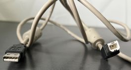 Câble beige (+ ferrite) de 180 cm USB-A vers USB-B, testé