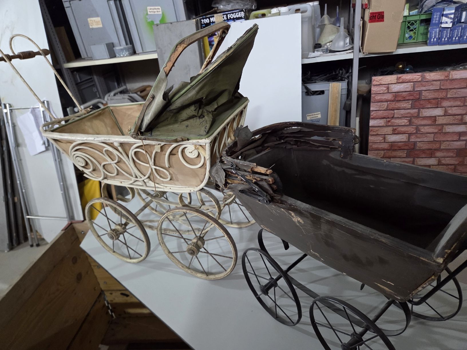 Carrozzine: 2 alte Kinderwagen – Difettoso da Oetwil am See venduto da Openairbar 1