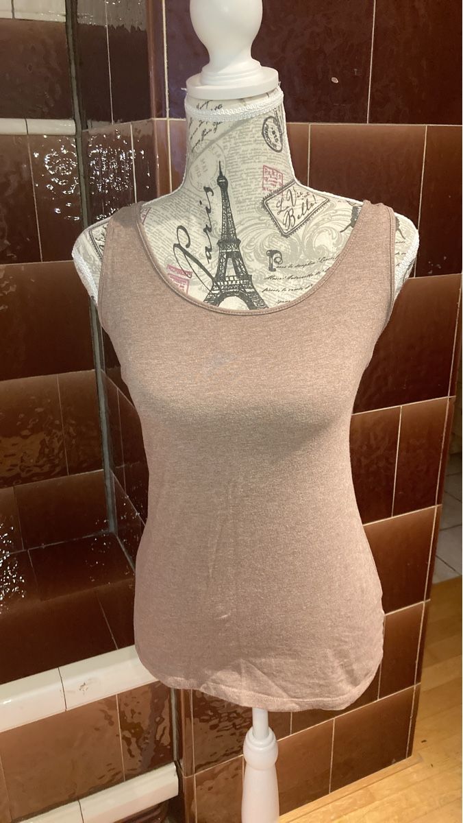 Top: ab 1.- Tank Top🤎Gr.S nr.2 – Usato da Morschach venduto da leonie87