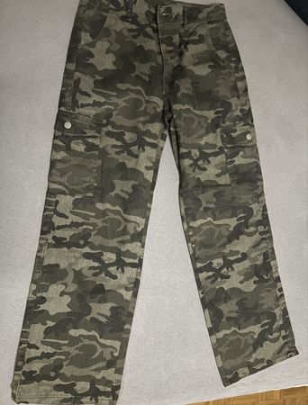 Pantalon cargo camouflage femme, idéal pour l'automne!