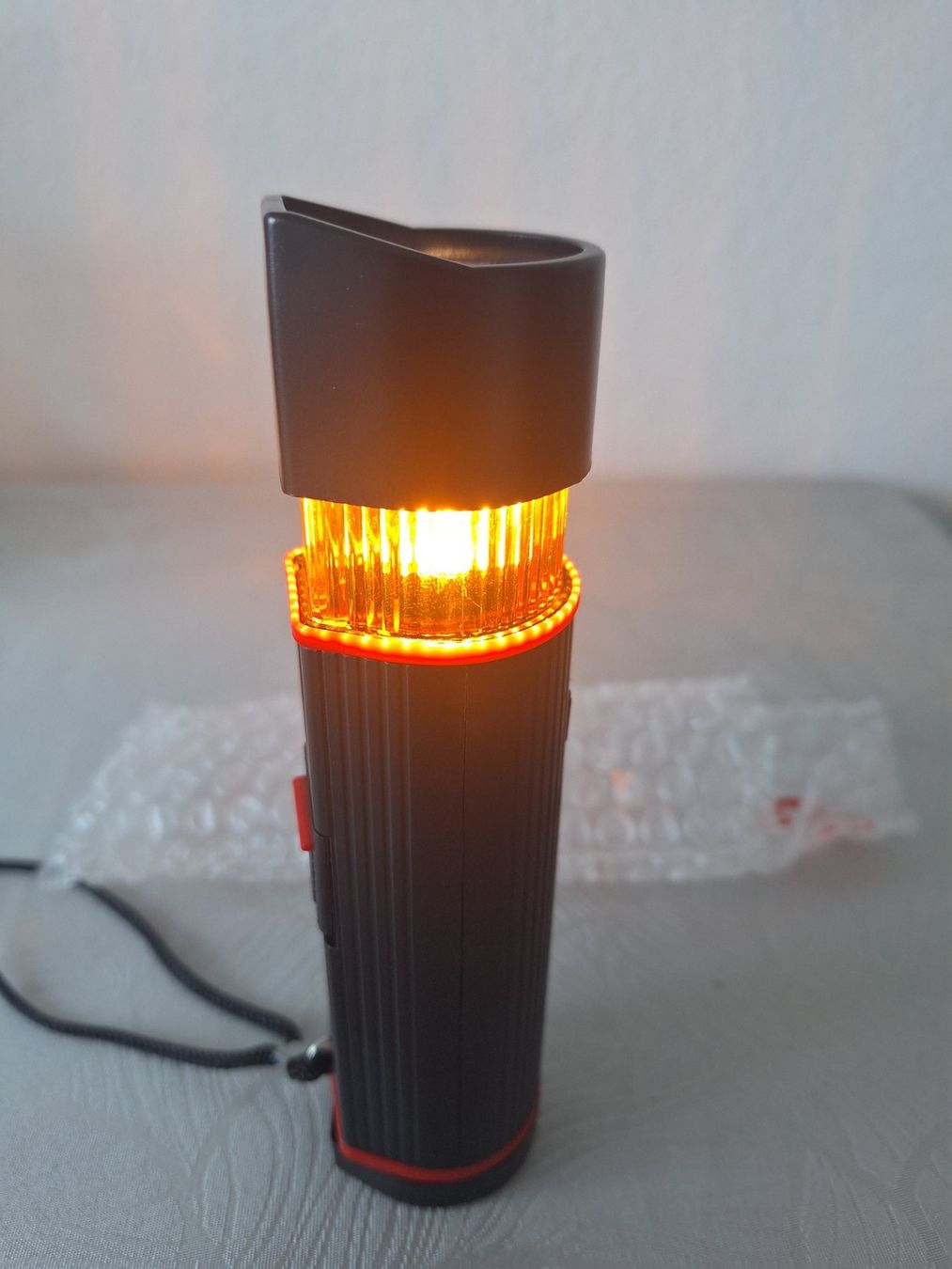 Lampade: Taschenlampe mit Blinkfunktion – Nuovo (secondo la descrizione) da Zürich venduto da Lemon007