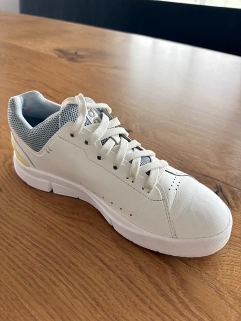 On Chaussures femmes: ON Damenschuh, 2 Paar – Neuf (Voir description) à Wauwil par willibilli 1