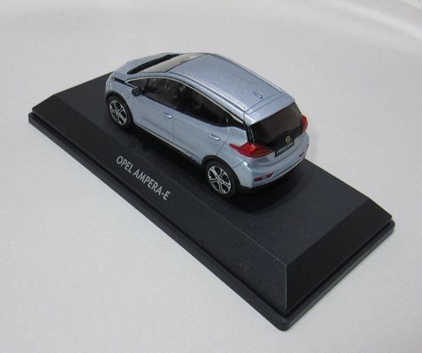 Opel Modellini d'auto: Opel Ampera e B seit 2017 silber met. / schwarz   1:43 – Nuovo e nell'imballaggio originale da Gerlafingen venduto da espero88 8