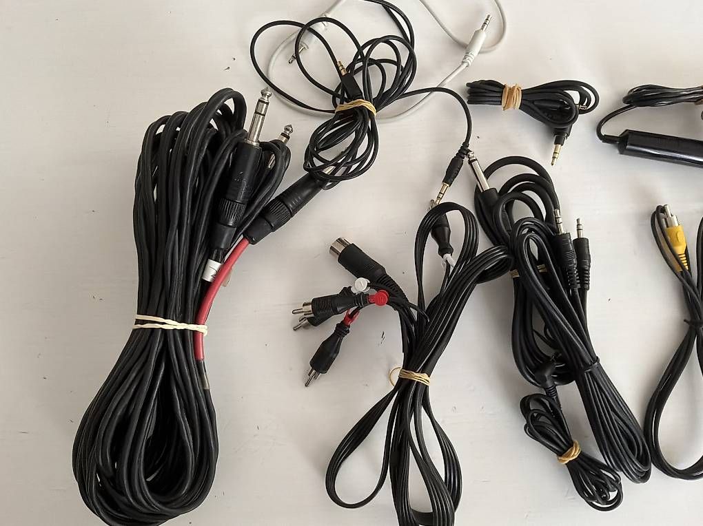 Câbles:  Verschiedene Audio- und Videokabel – D'occasion à Abtwil SG par leon-77 1