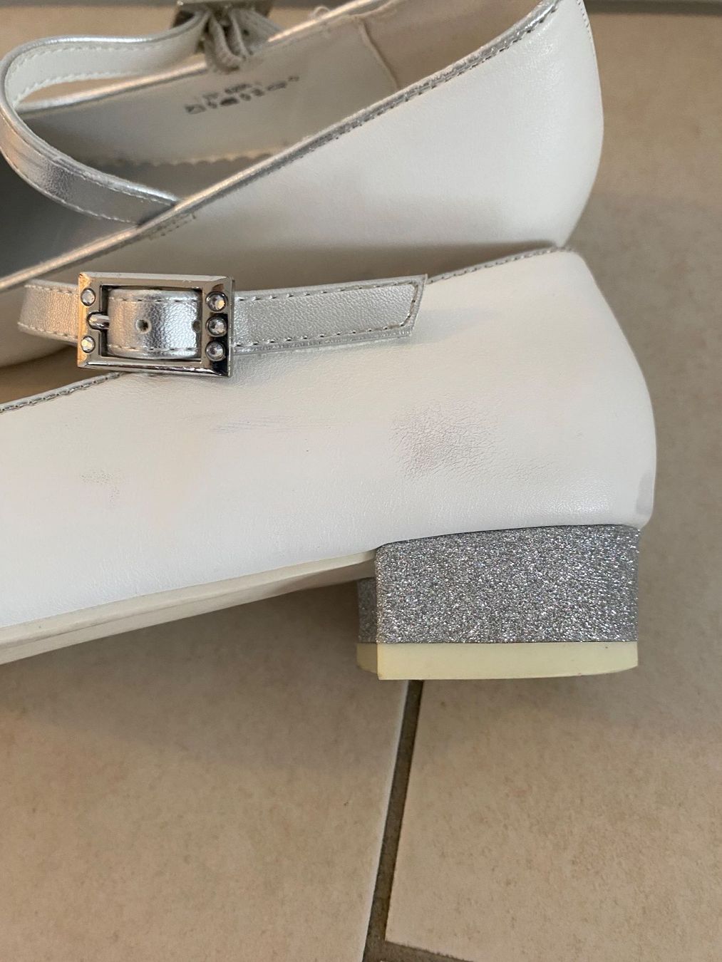 Schuhe für Mädchen: Weisse Mädchen Schuhe mit Absatz und Glitzer Gr. 36 – Gebraucht aus Küssnacht am Rigi von icbicb 1
